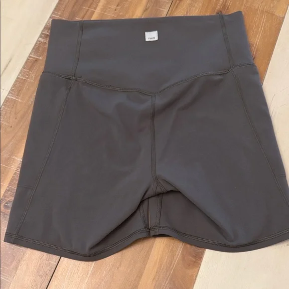 Vuori Women's Dark Gray Bike Shorts - Picture 2 of 5